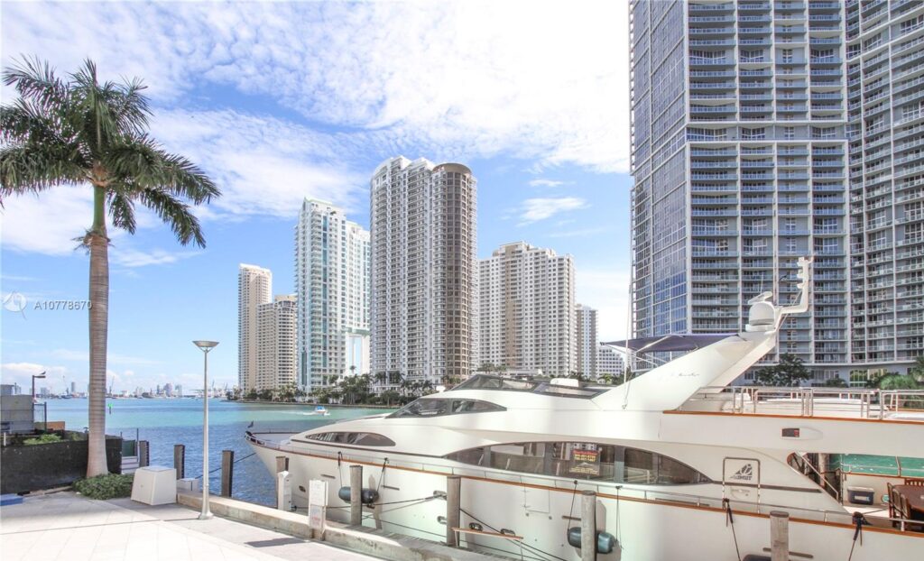 brickell luxury yacht rentals